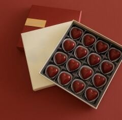 Kalp Şekilli El Yapımı Dolgulu Çikolata – 16’lı Özel Hediyelik Kutu