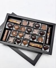 Premium 23’lü Karışık El Yapımı Çikolata Kutusu – Kalp ve Özel Desenli Lüks Çikolatalar